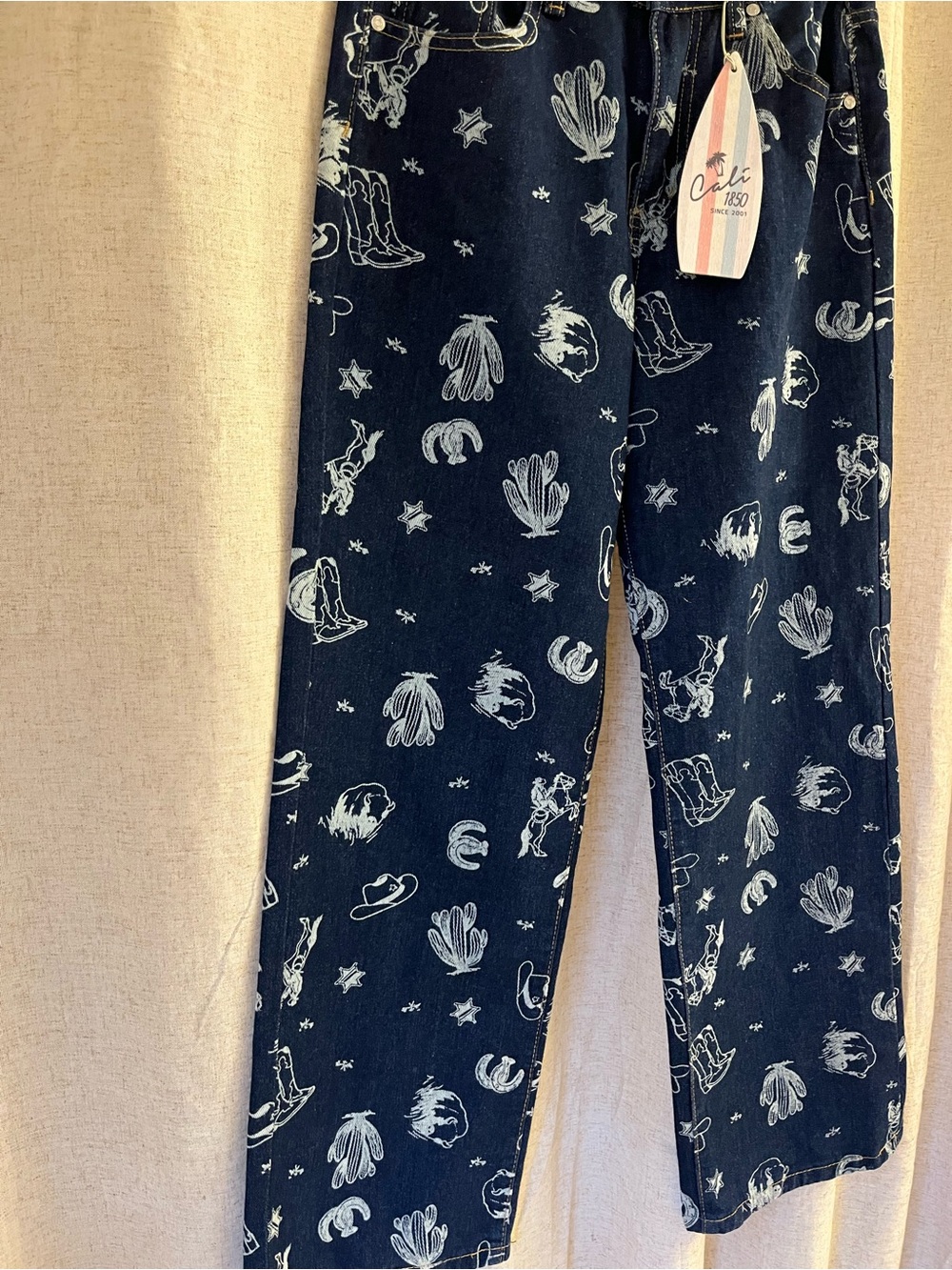 NWT Cali 1850 Western Cowboy Print Straight Leg Women’s 7 Jeans Dark Wash - Picture 2 of 4